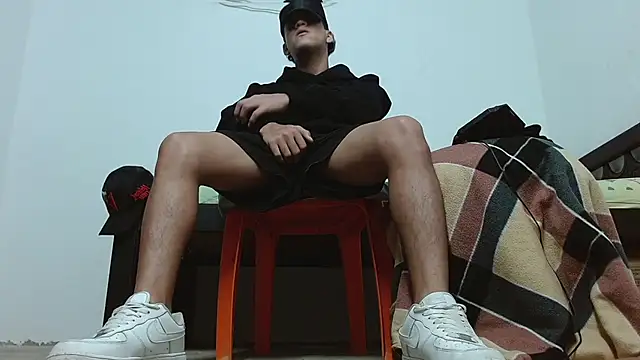 Macho Dom online show from April 2026 11:33:02 PM