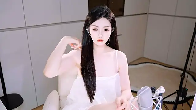 Eimile online show from May 2026 11:45:01 PM