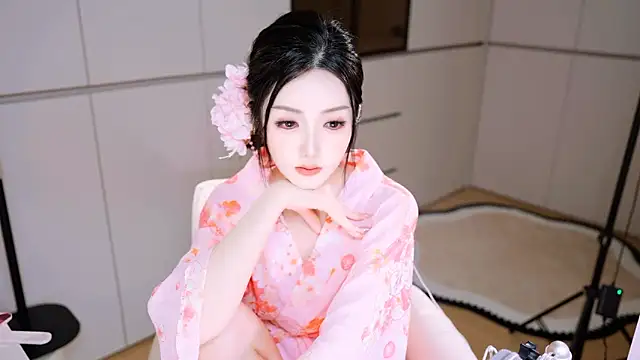 Eimile online show from May 2026 11:22:02 PM