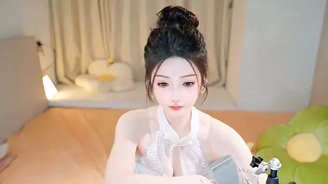 Snapshot of Eimile chatting on December 2024 06:11:01 PM Eimile online show from December 2024 06:11:01 PM