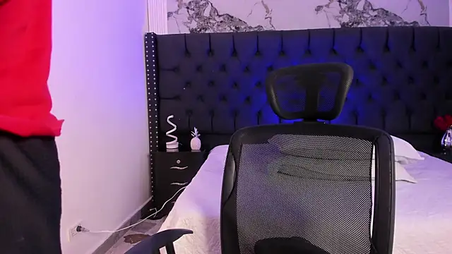 MaximusDick1  online show from May 2026 12:44:01 PM