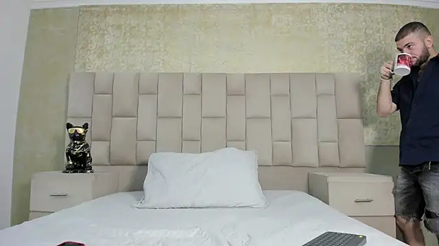 MaximusDick1  online show from October 2025 03:47:01 AM