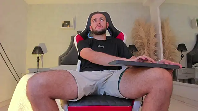 MaximusDick1  online show from May 2026 11:41:02 AM