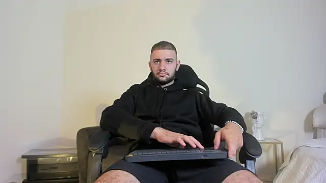 MaximusDick1  online show from June 2026 12:05:02 PM