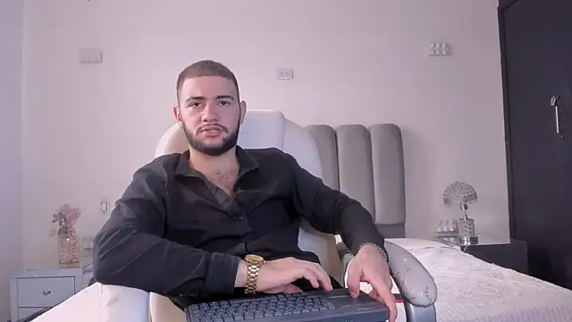 MaximusDick1  online show from February 2026 01:24:02 PM