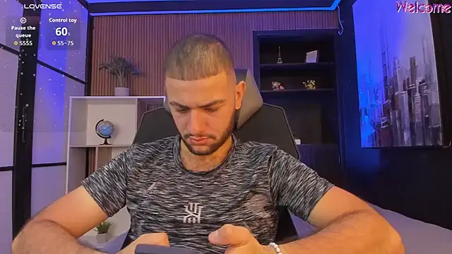 MaximusDick1  online show from March 2026 12:36:01 PM