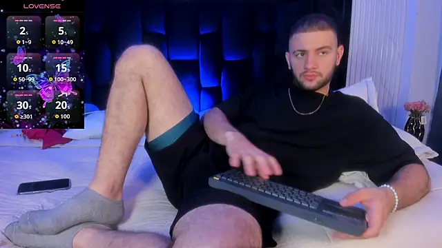 MaximusDick1  online show from April 2026 12:13:02 PM