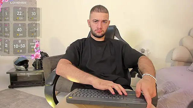MaximusDick1  online show from June 2026 12:11:02 PM