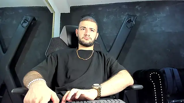 MaximusDick1  online show from October 2025 03:40:02 AM