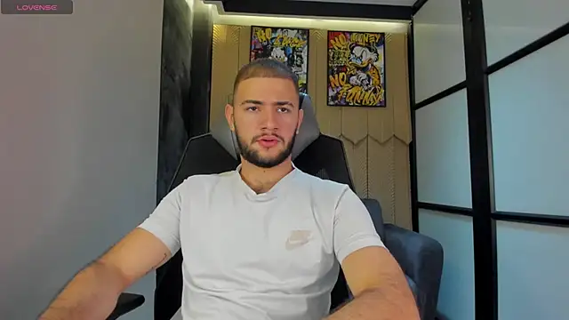 MaximusDick1  online show from February 2026 12:24:02 PM