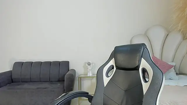 MaximusDick1  online show from June 2026 11:59:02 AM