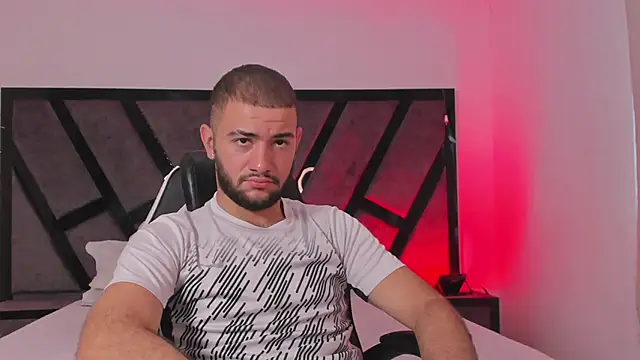 MaximusDick1  online show from February 2026 12:34:02 PM