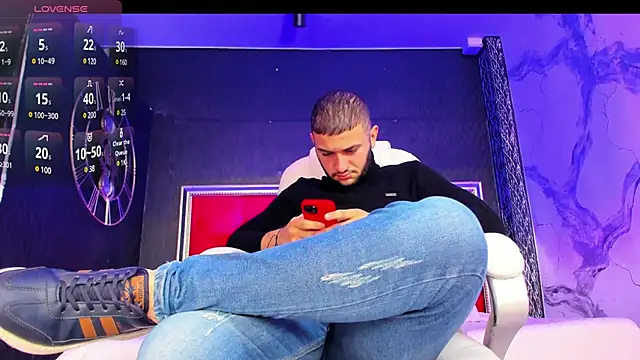 MaximusDick1  online show from December 2024 07:06:01 PM
