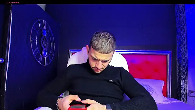 MaximusDick1  online show from December 2024 12:33:01 PM