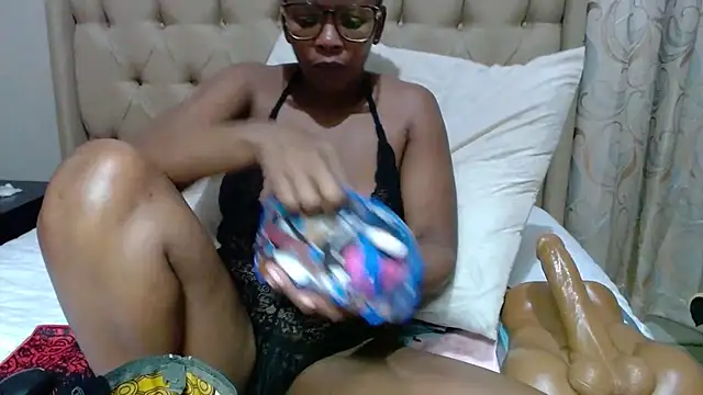 QUEENSHEBAxx01 online show from October 2025 12:56:02 AM