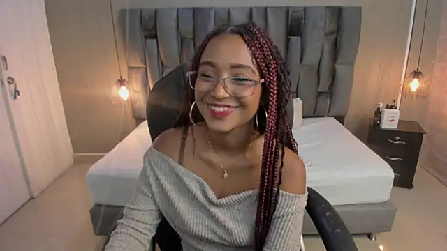 Snapshot of Lorena_Vieira_ chatting on March 2025 11:12:01 PM Lorena Vieira  online show from March 2025 11:12:01 PM