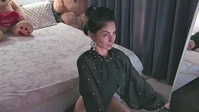 EvelynAisha online show from November 2025 07:14:02 PM