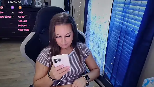 Snapshot of Brooklyn_Bee chatting on October 2025 08:50:02 PM Brooklyn Bee online show from October 2025 08:50:02 PM