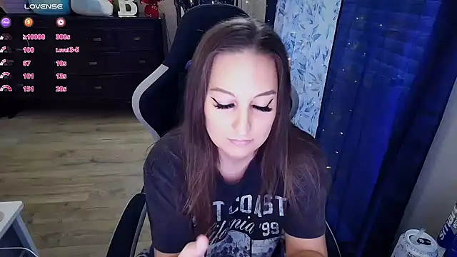 Snapshot of Brooklyn_Bee chatting on December 2025 10:31:01 PM Brooklyn Bee online show from December 2025 10:31:01 PM