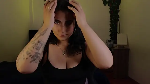 Pauilina online show from May 2026 08:30:02 PM