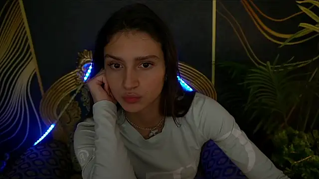Snapshot of ValeryRoyale chatting on February 2025 12:00:01 PM ValeryRoyale online show from February 2025 12:00:01 PM