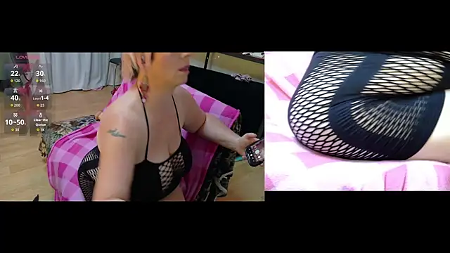 Luna1984 online show from November 2025 07:58:01 PM