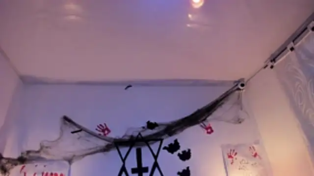 LunaSmitt online show from October 2025 12:02:01 PM