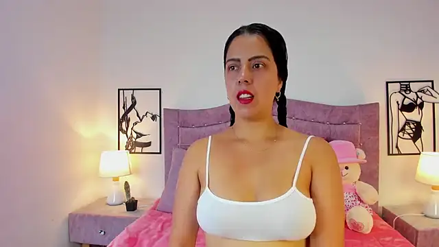 LunaSmitt online show from September 2025 12:22:02 PM