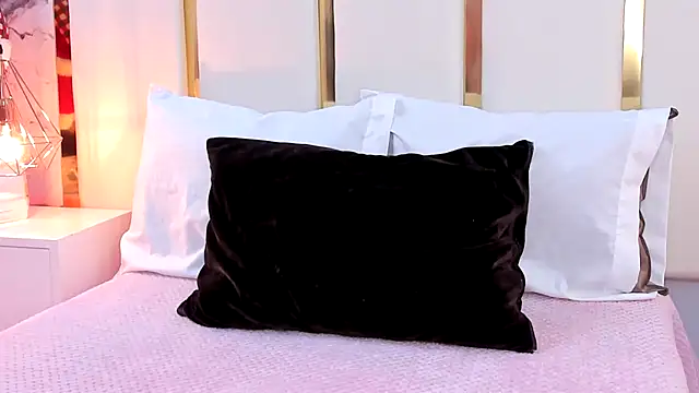 Snapshot of SalommeFlores chatting on November 2025 11:05:02 PM SalommeFlores online show from November 2025 11:05:02 PM