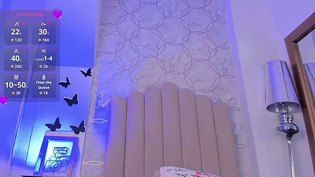 Foxy200   online show from April 2026 07:26:02 PM