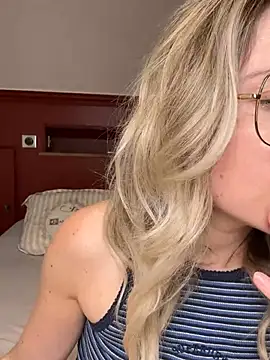 carlaaa online show from April 2026 08:16:01 PM