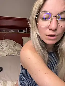 carlaaa online show from April 2026 08:31:01 PM