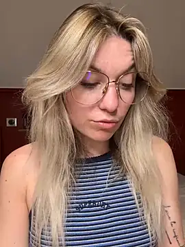 carlaaa online show from April 2026 08:43:01 PM