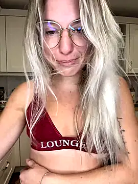 Snapshot of carlaaa chatting on September 2025 08:30:02 PM carlaaa online show from September 2025 08:30:02 PM