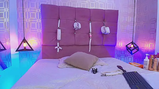 Lilith Vera online show from November 2025 01:04:02 PM