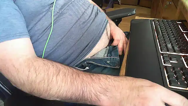 Snapshot of ThickGrowerDad chatting on January 2025 09:42:01 PM ThickGrowerDad online show from January 2025 09:42:01 PM