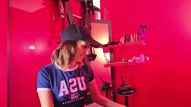 Ambar Roux  online show from April 2026 03:51:01 PM