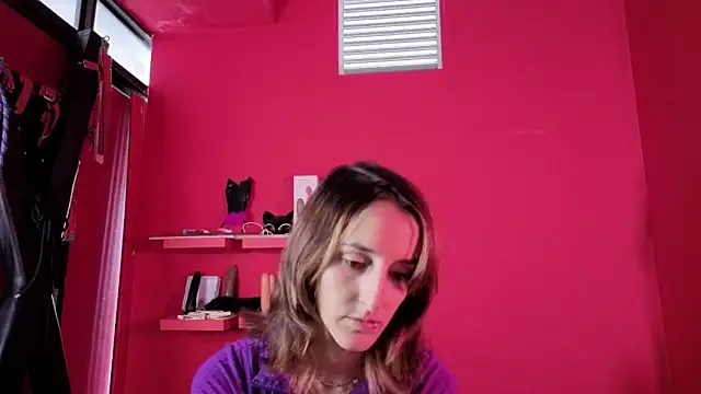 Ambar Roux  online show from December 2025 01:50:01 PM