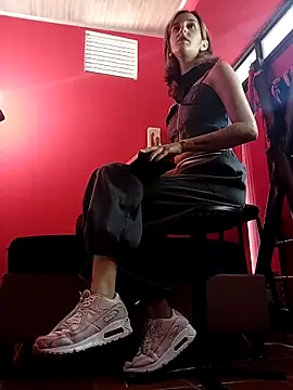 Ambar Roux  online show from December 2025 04:00:01 PM