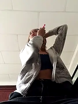 Ambar Roux  online show from October 2025 01:30:01 PM