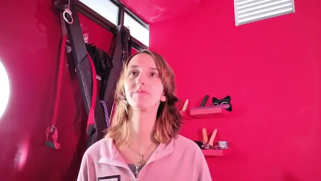 Ambar Roux  online show from November 2025 03:22:01 PM