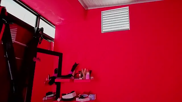 Ambar Roux  online show from April 2026 12:23:01 PM