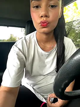  Luana online show from November 2025 07:50:02 PM