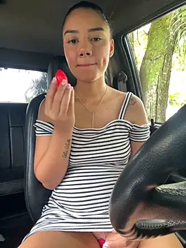  Luana online show from November 2025 06:01:01 PM