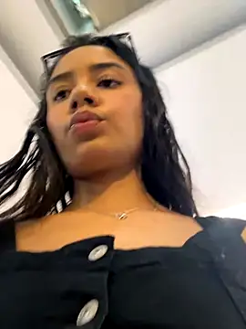  Luana online show from November 2025 08:25:02 PM