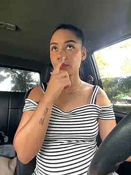  Luana online show from December 2025 06:29:02 PM