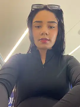  Luana online show from November 2025 05:41:01 PM