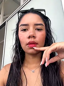  Luana online show from December 2025 05:50:02 PM