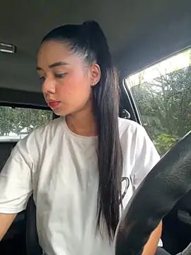  Luana online show from November 2025 06:33:01 PM