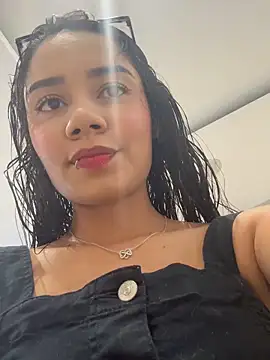  Luana online show from October 2025 07:36:01 PM